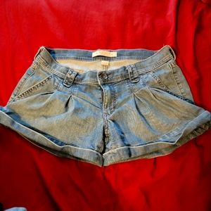 Old navyDenim shorts, low rider. Medium/light wash